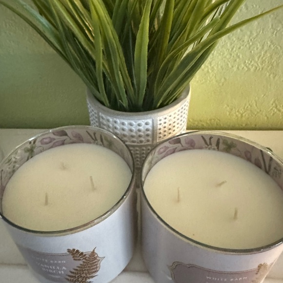 White Barn Vanilla Birch Candle with Gold Leaf Design (2) Pc - Picture 3 of 4